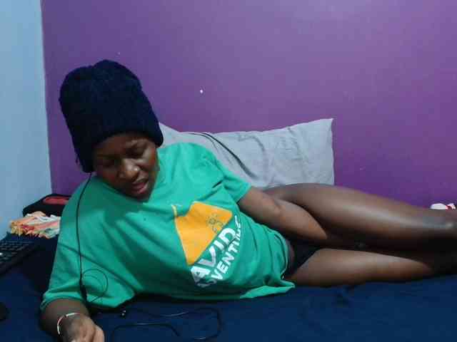 Petitegirly webcam