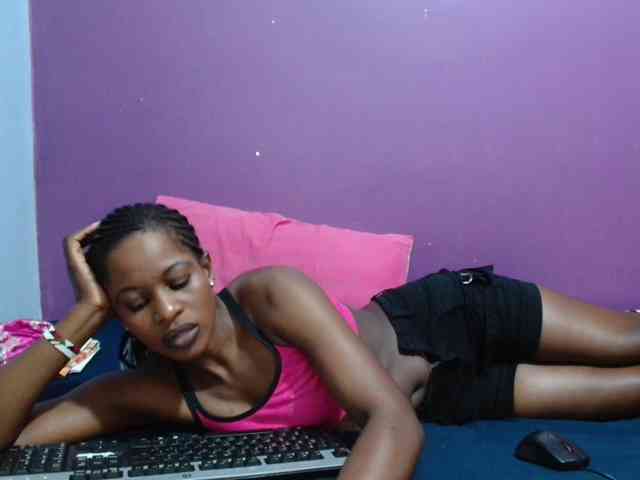 Petitegirly webcam
