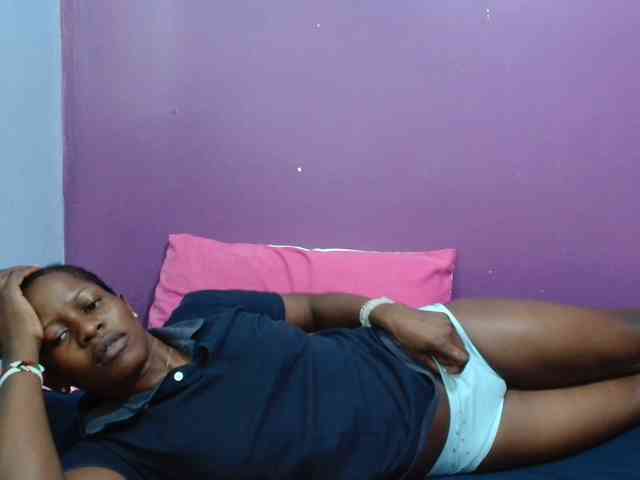 Petitegirly webcam