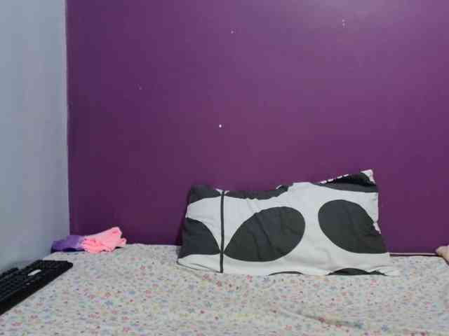Petitegirly webcam