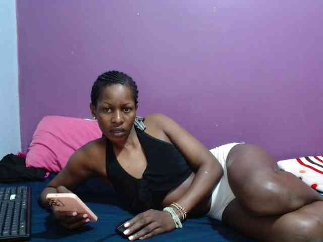 Petitegirly Live Webcam on BongaCams