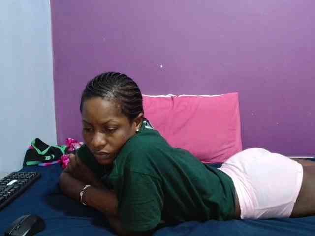 Petitegirly webcam