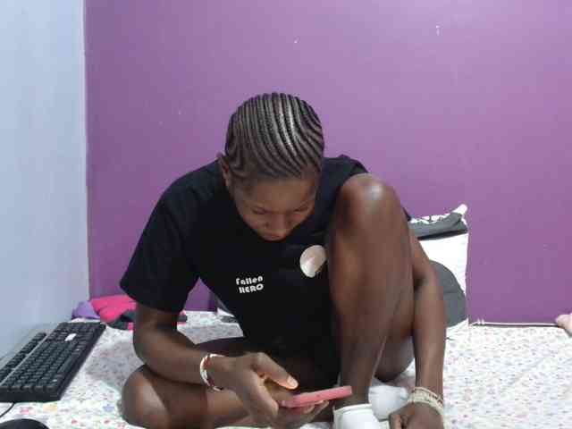 Petitegirly webcam