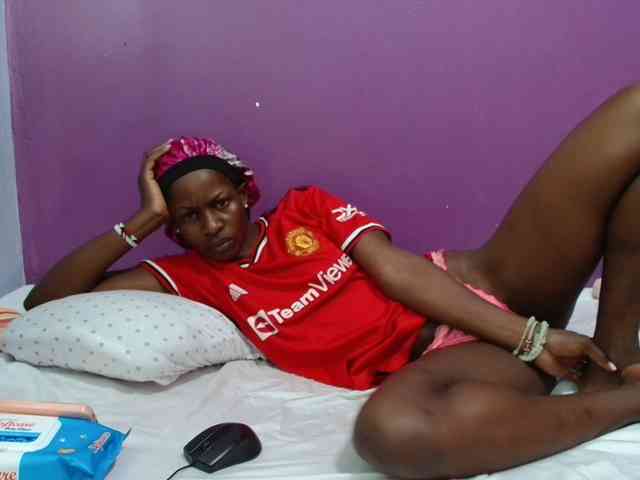 Petitegirly webcam