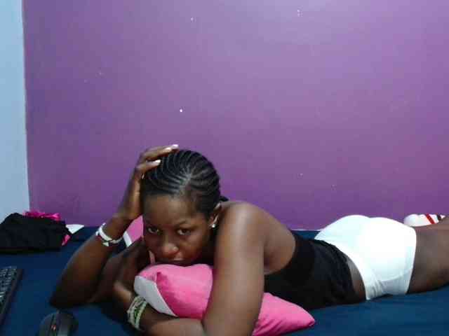 Petitegirly webcam