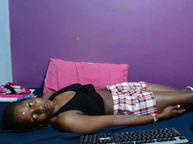 Petitegirly webcam