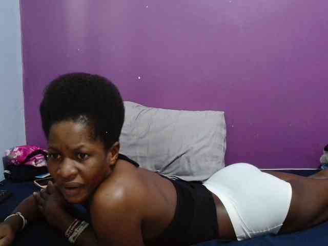 Petitegirly webcam