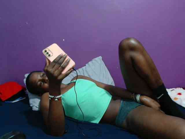 Petitegirly webcam