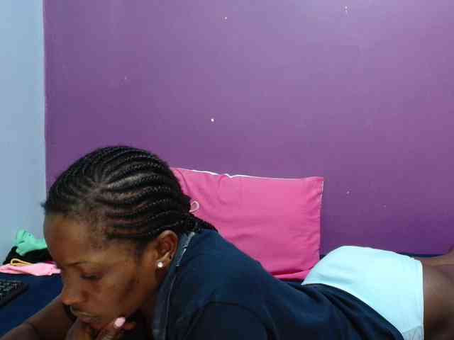 Petitegirly webcam