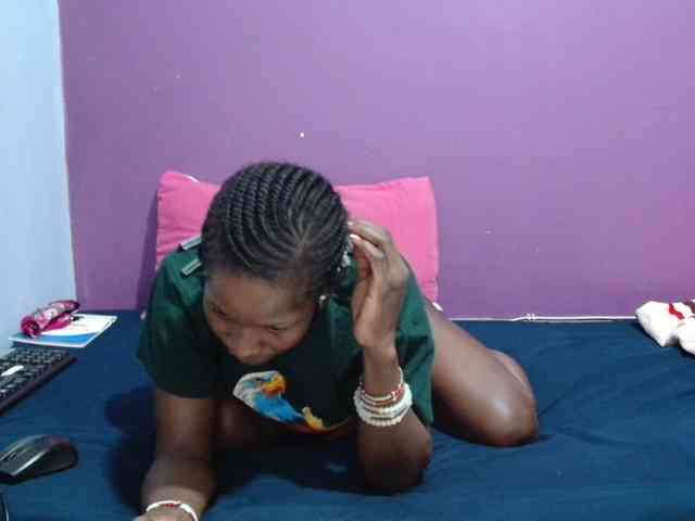 Petitegirly webcam