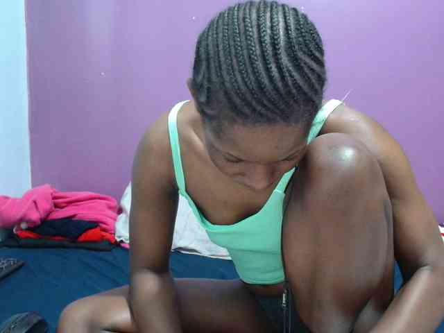 Petitegirly webcam