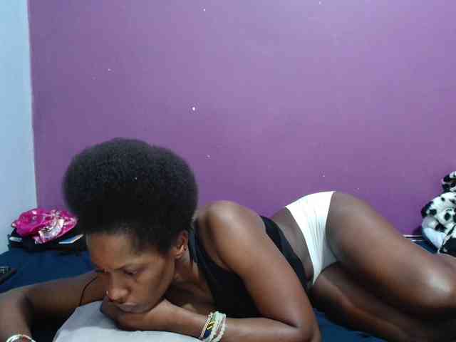 Petitegirly webcam