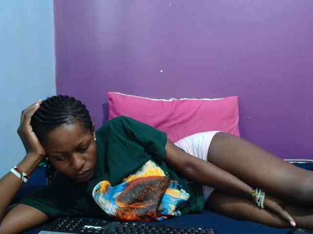 Petitegirly webcam