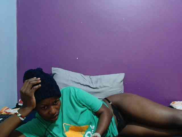 Petitegirly webcam