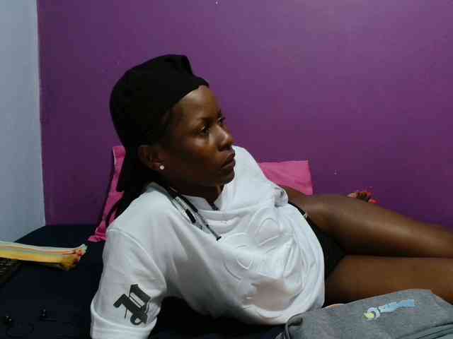 Petitegirly webcam