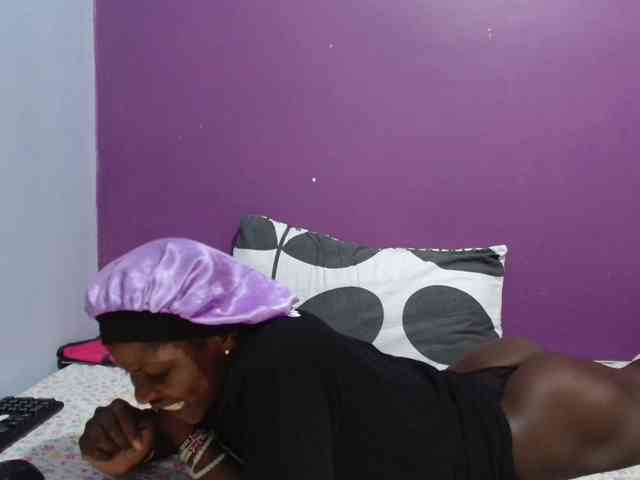 Petitegirly webcam