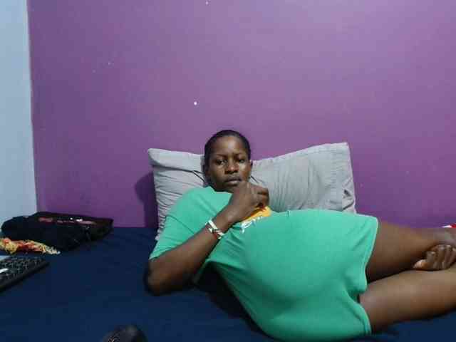 Petitegirly webcam