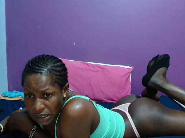 Petitegirly webcam