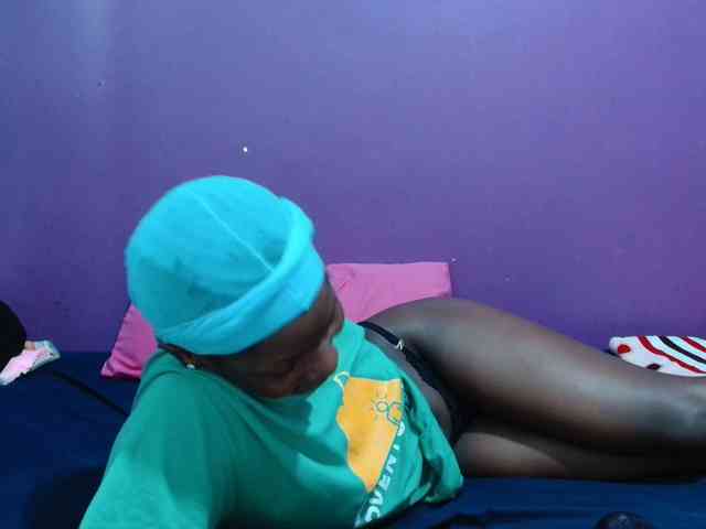 Petitegirly webcam