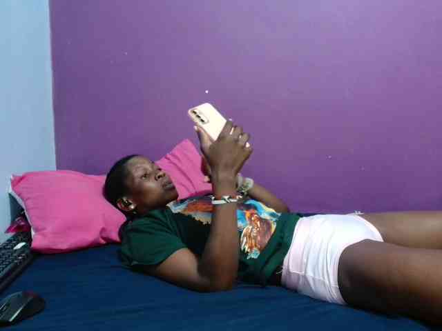 Petitegirly webcam