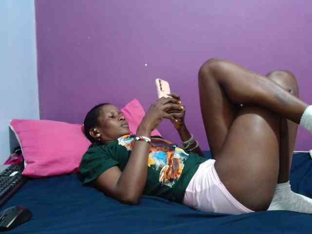 adult free cam Petitegirly