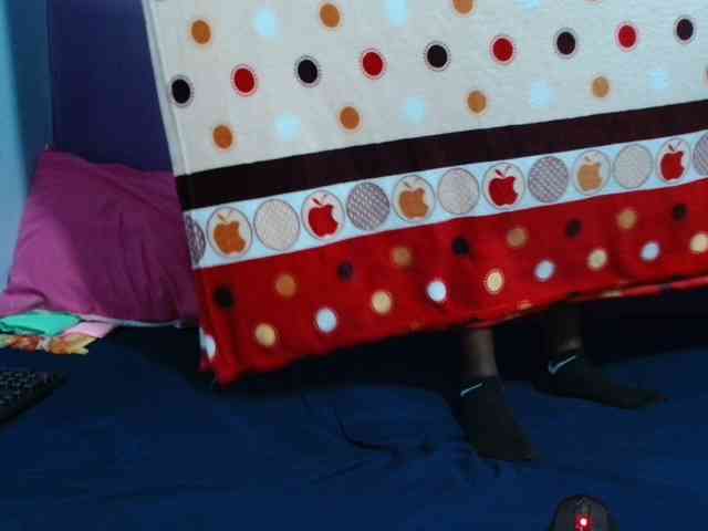 Petitegirly webcam