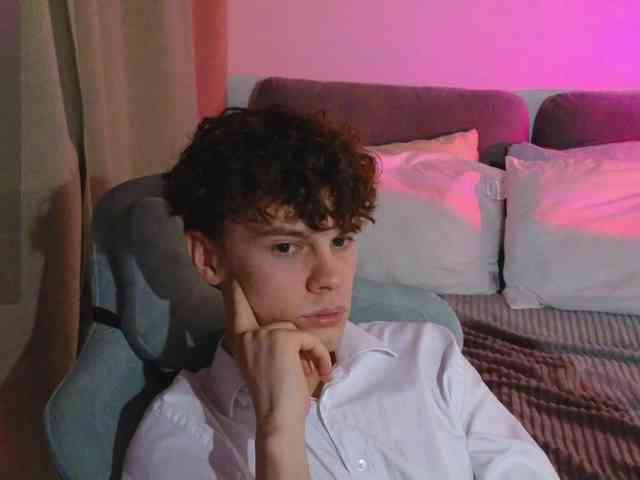 CuteThomas Live Webcam on BongaCams