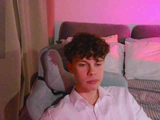 CuteThomas Live Webcam on BongaCams
