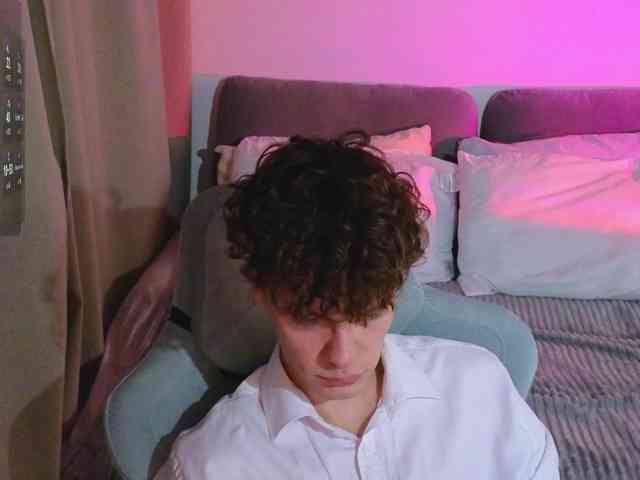 CuteThomas Live Webcam on BongaCams