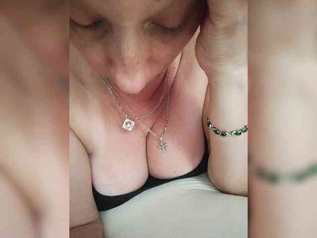 MissieLorrie webcam