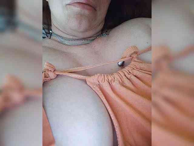 MissieLorrie webcam