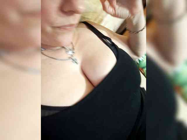 MissieLorrie webcam