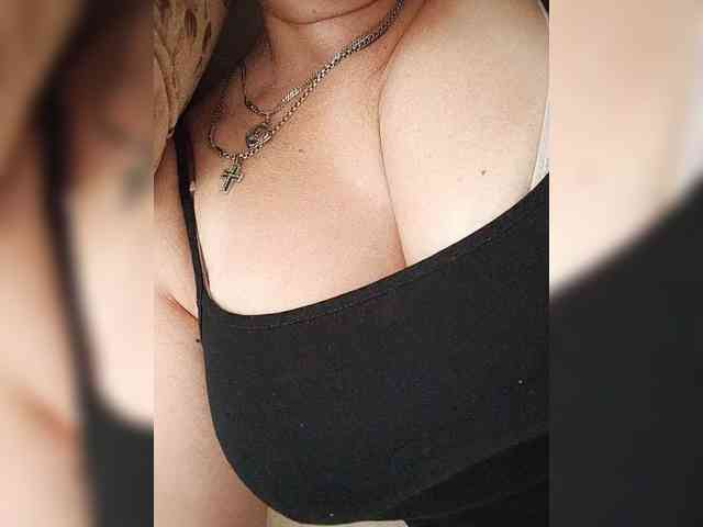 MissieLorrie webcam