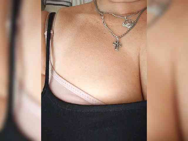 MissieLorrie webcam