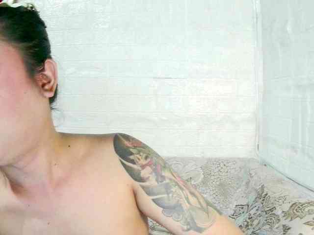 MiaPluto69 Live Webcam on BongaCams