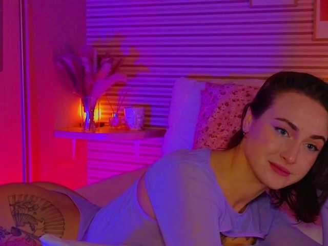 Lillii's BongaCams show and profile