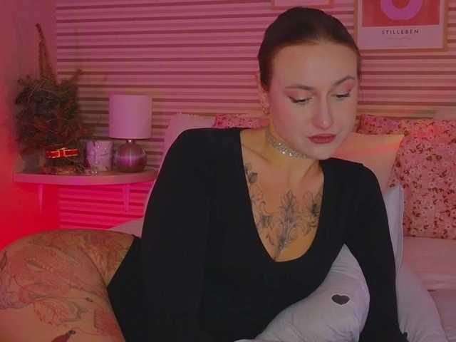 Lillii's BongaCams show and profile