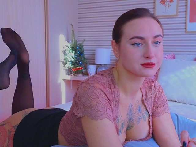 Lillii's BongaCams show and profile