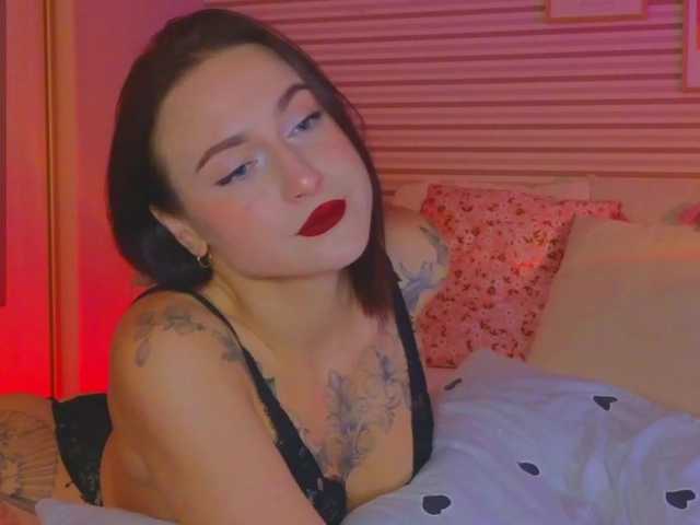 Lillii's BongaCams show and profile