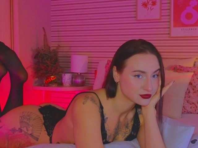 Lillii's BongaCams show and profile