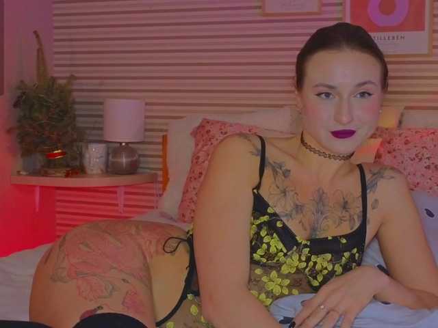 Lillii's BongaCams show and profile