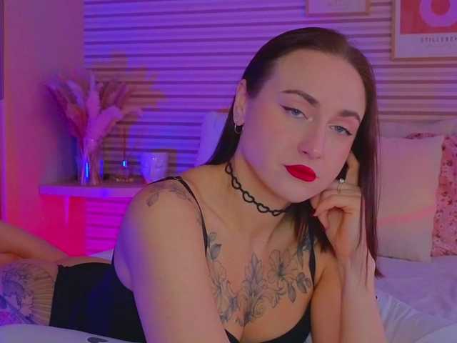 Lillii's BongaCams show and profile