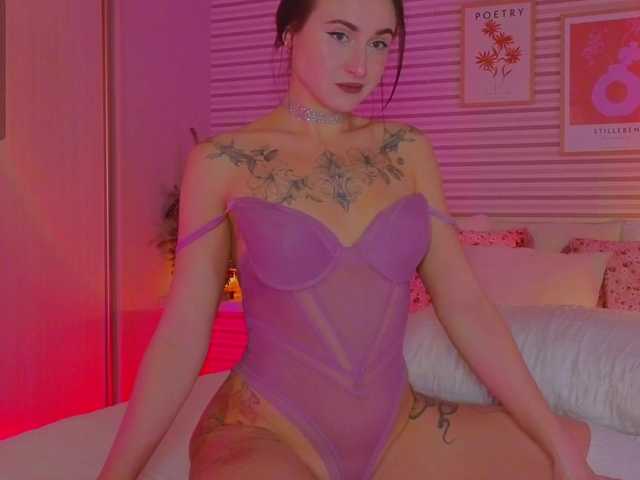 Lillii's BongaCams show and profile