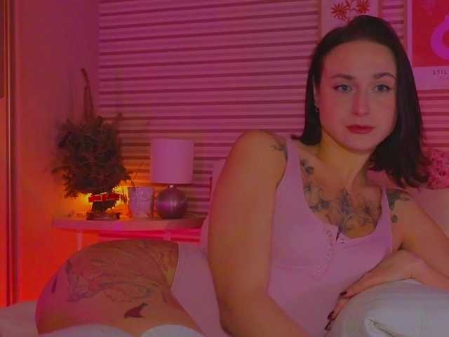 Lillii's BongaCams show and profile