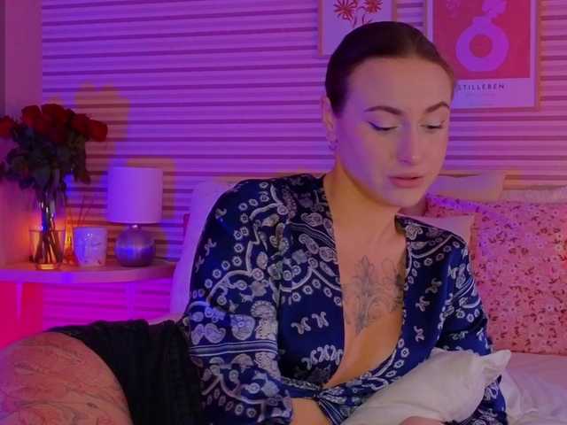 Lillii's BongaCams show and profile