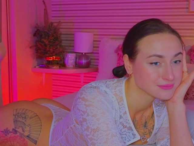 Lillii's BongaCams show and profile