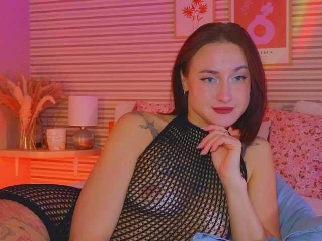 Lillii's BongaCams show and profile