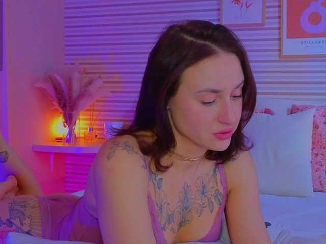 Lillii's BongaCams show and profile