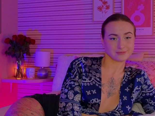 Lillii's BongaCams show and profile