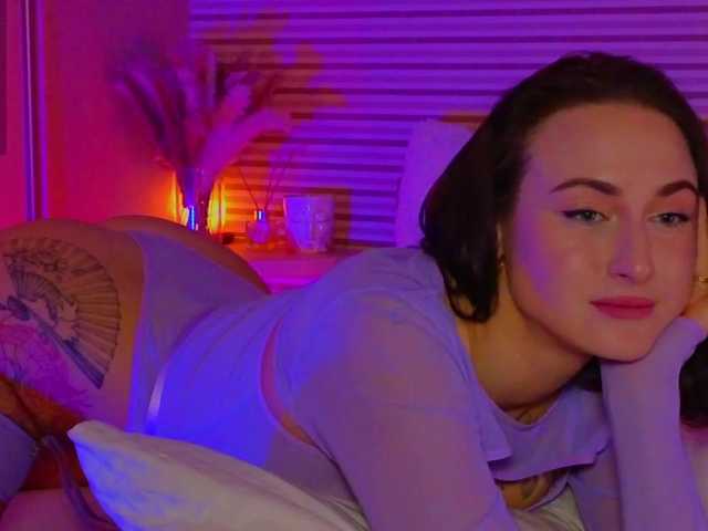 Lillii's BongaCams show and profile